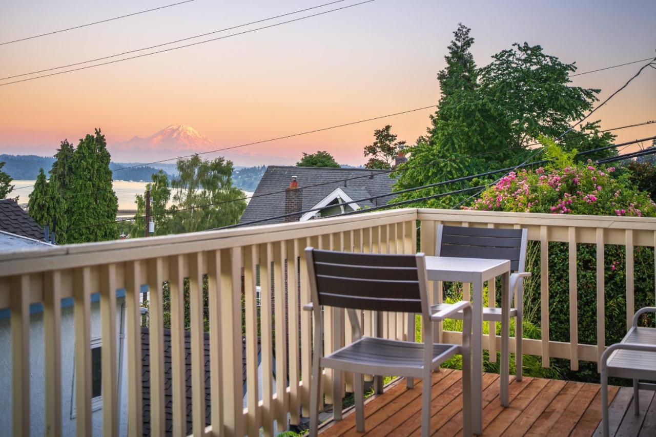 Sunrise On Lake Washington Villa Seattle Exterior photo
